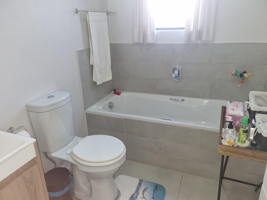 To Let 2 Bedroom Property for Rent in Silver Lakes Gauteng