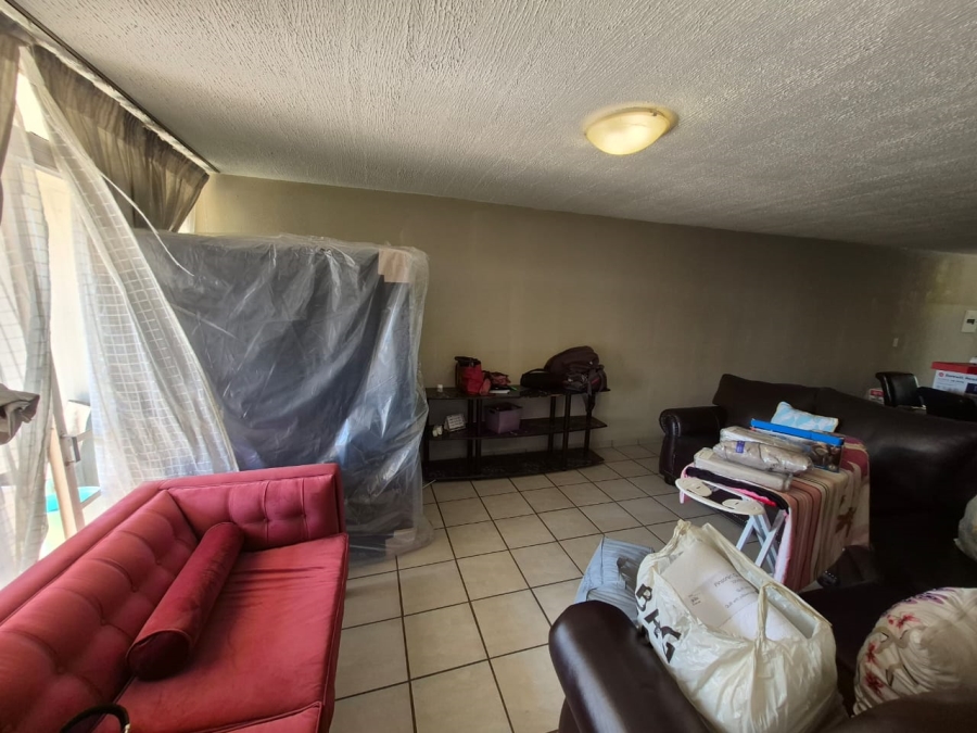 To Let 3 Bedroom Property for Rent in Queenswood Gauteng