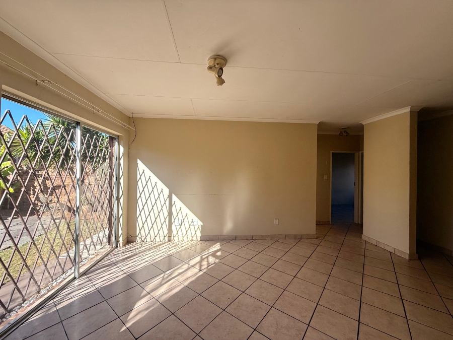 To Let 2 Bedroom Property for Rent in Amberfield Gauteng