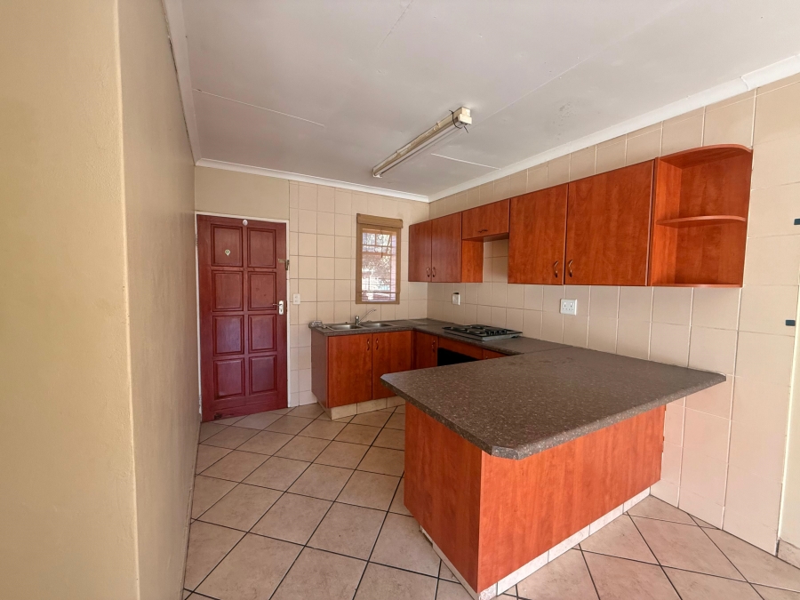To Let 2 Bedroom Property for Rent in Amberfield Gauteng