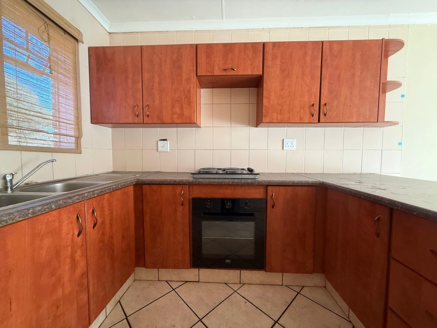 To Let 2 Bedroom Property for Rent in Amberfield Gauteng
