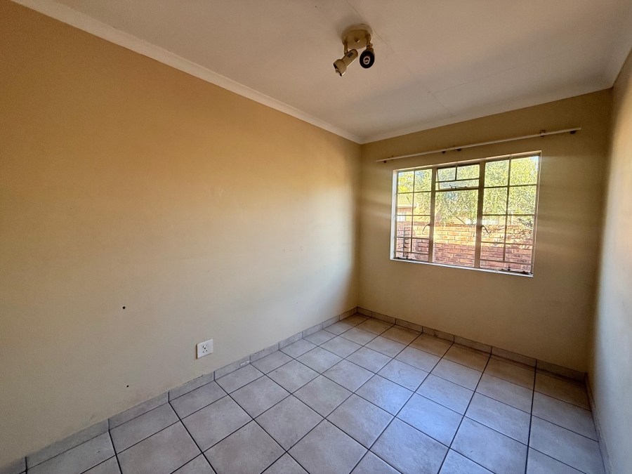To Let 2 Bedroom Property for Rent in Amberfield Gauteng