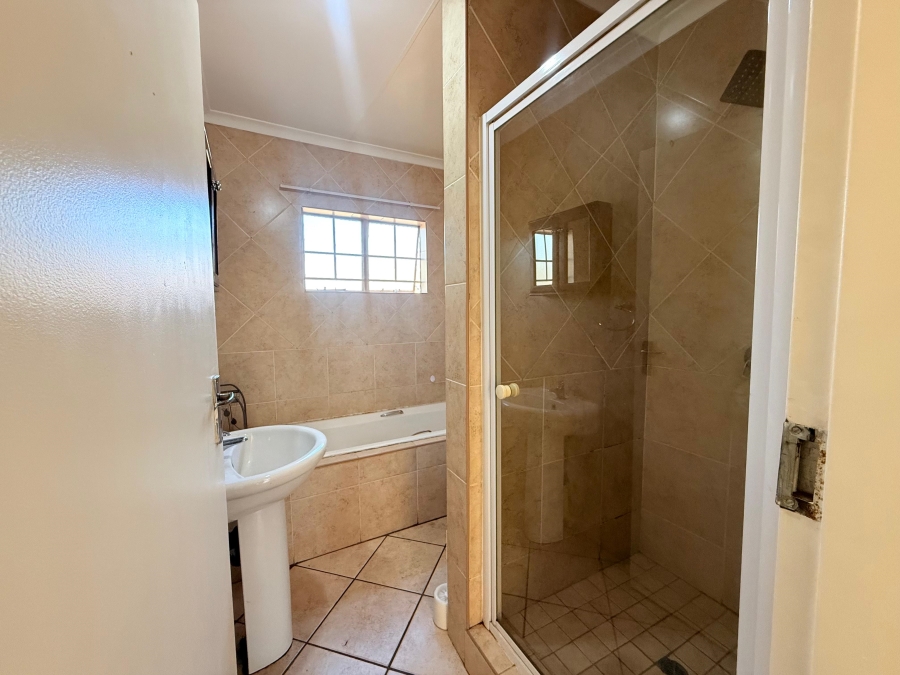 To Let 2 Bedroom Property for Rent in Amberfield Gauteng