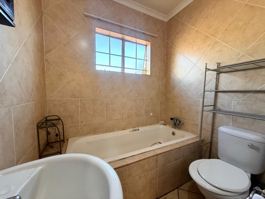 To Let 2 Bedroom Property for Rent in Amberfield Gauteng