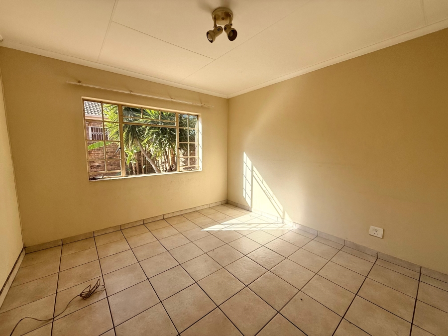 To Let 2 Bedroom Property for Rent in Amberfield Gauteng