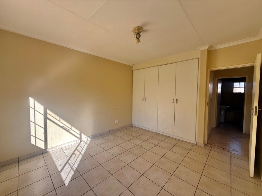 To Let 2 Bedroom Property for Rent in Amberfield Gauteng