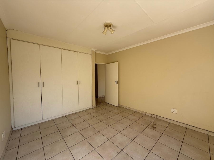 To Let 2 Bedroom Property for Rent in Amberfield Gauteng