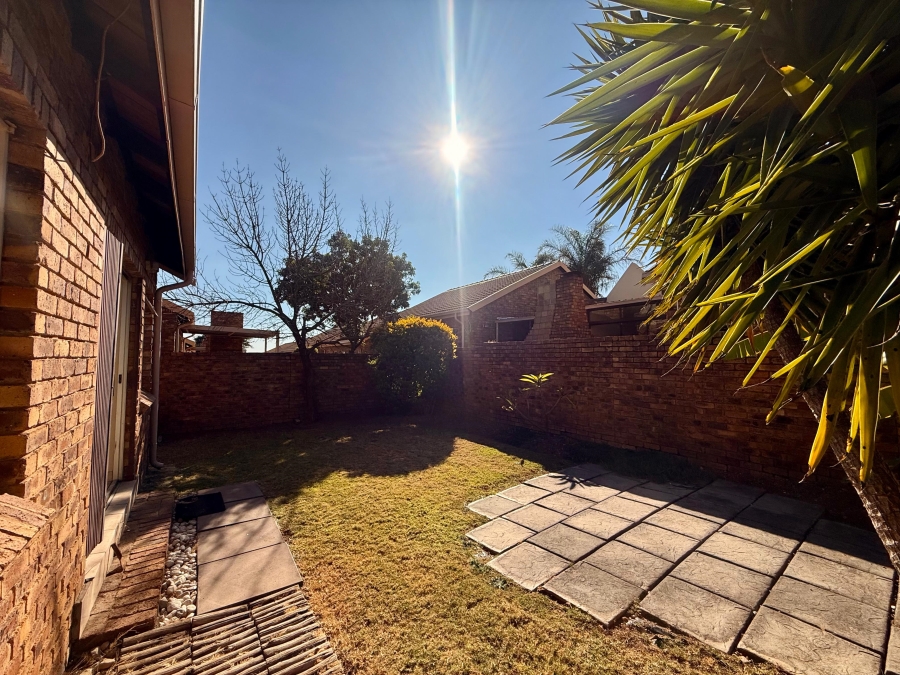 To Let 2 Bedroom Property for Rent in Amberfield Gauteng