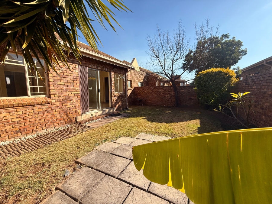 To Let 2 Bedroom Property for Rent in Amberfield Gauteng