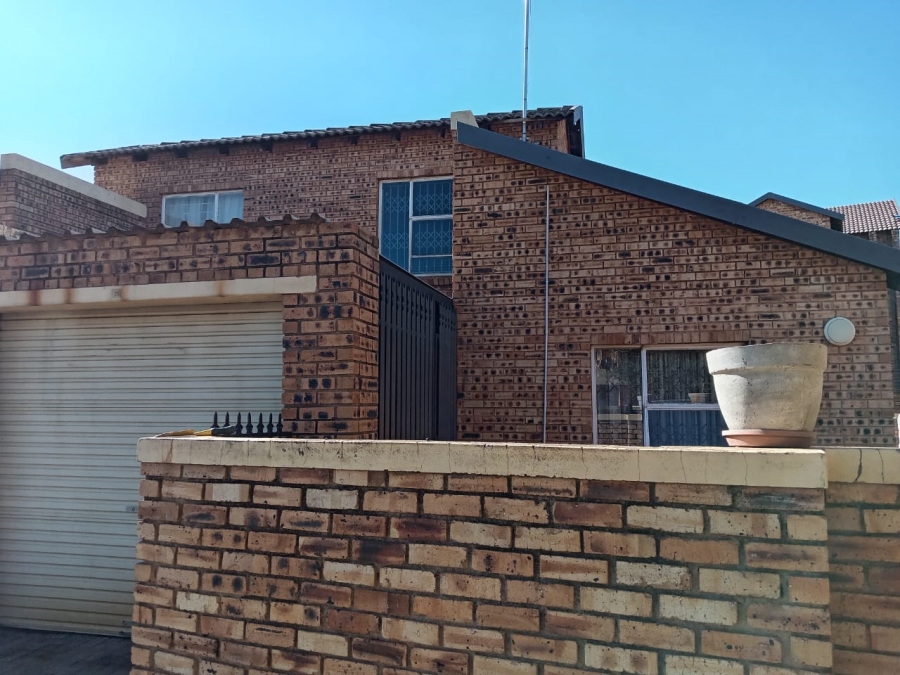 To Let 3 Bedroom Property for Rent in Honeydew Gauteng