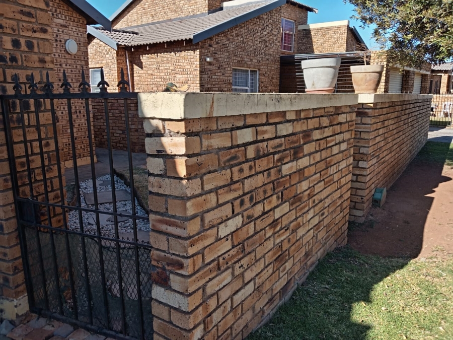 To Let 3 Bedroom Property for Rent in Honeydew Gauteng