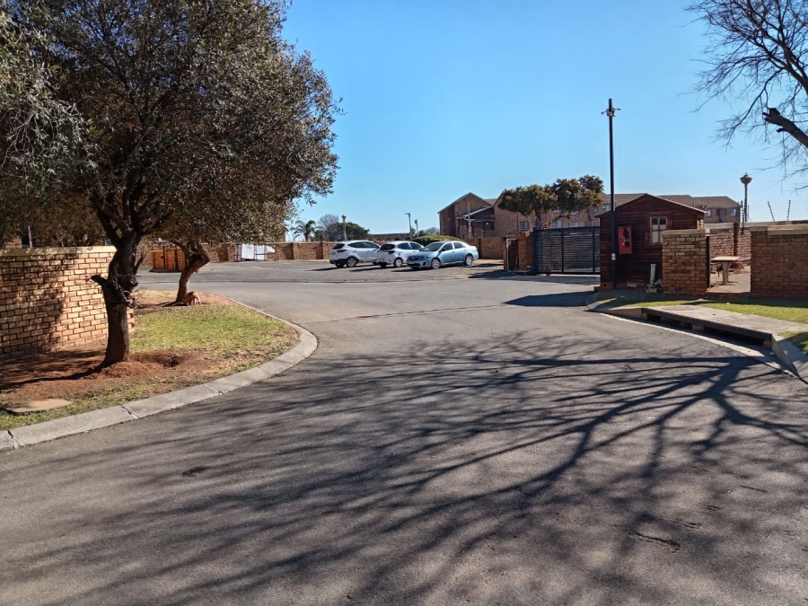 To Let 3 Bedroom Property for Rent in Honeydew Gauteng