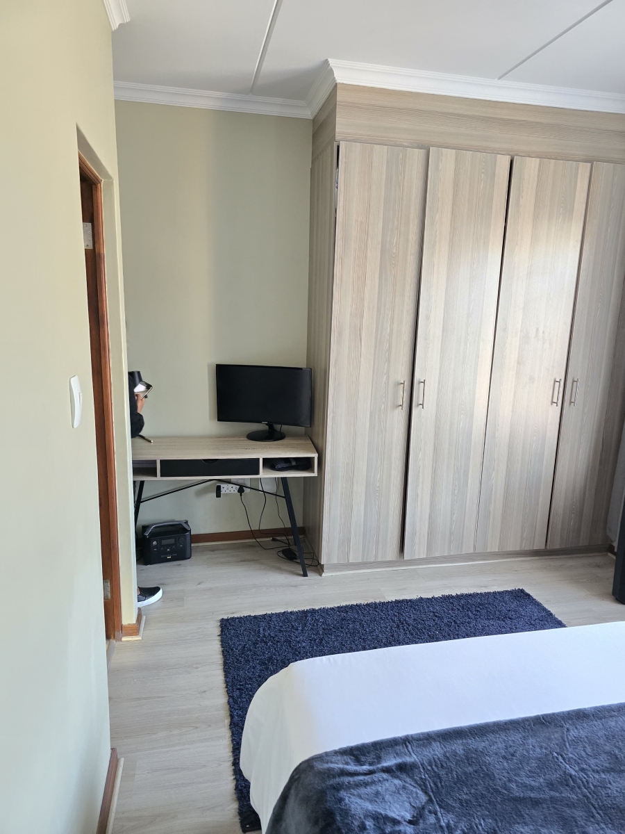 2 Bedroom Property for Sale in Noordwyk Gauteng