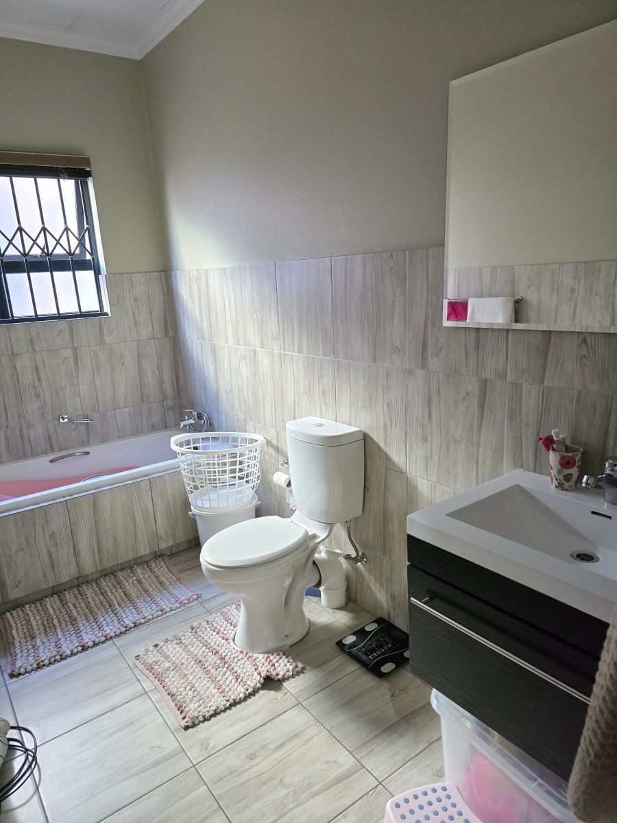 2 Bedroom Property for Sale in Noordwyk Gauteng