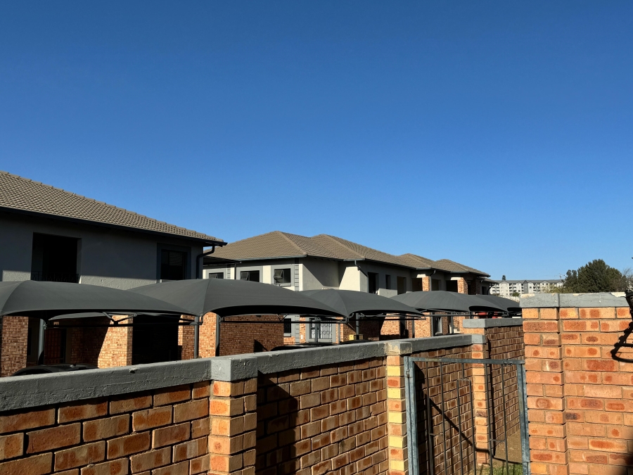 2 Bedroom Property for Sale in Noordwyk Gauteng