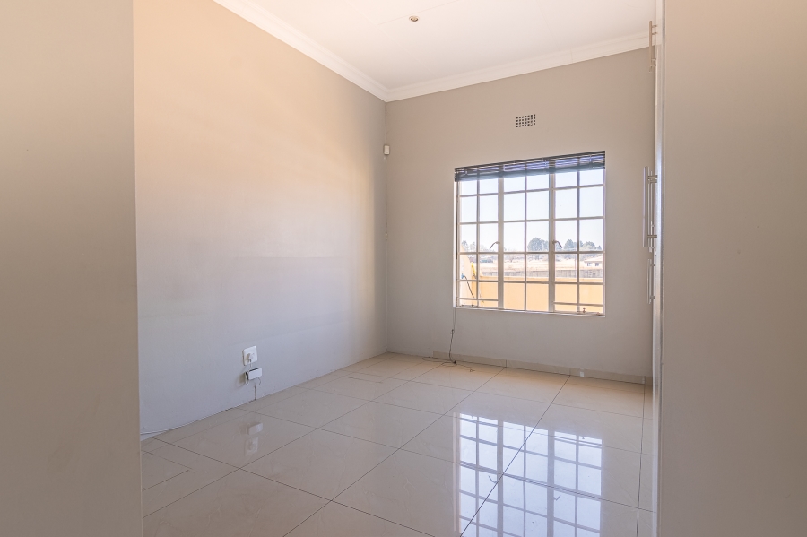 2 Bedroom Property for Sale in Kookrus Gauteng