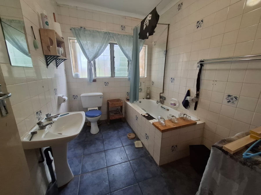 3 Bedroom Property for Sale in Unitas Park Gauteng