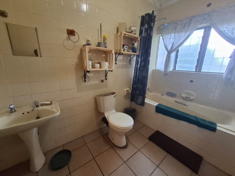 3 Bedroom Property for Sale in Unitas Park Gauteng
