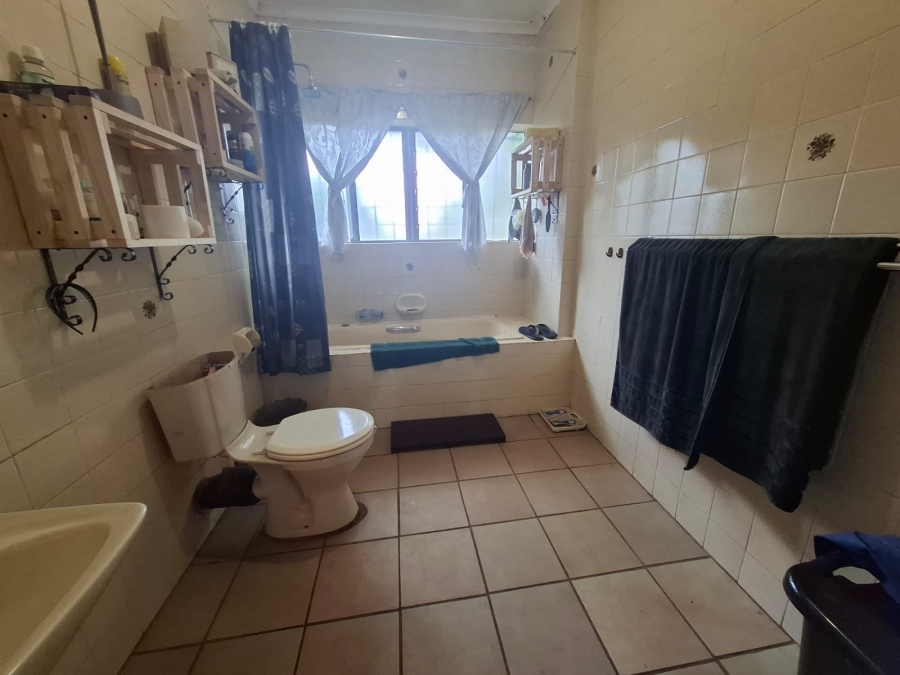 3 Bedroom Property for Sale in Unitas Park Gauteng