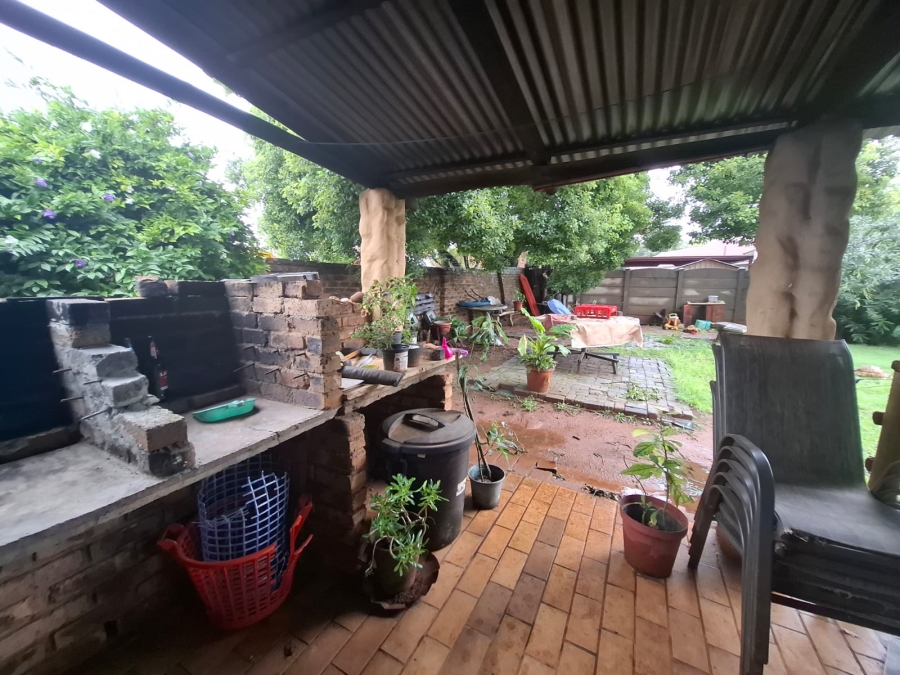 3 Bedroom Property for Sale in Unitas Park Gauteng