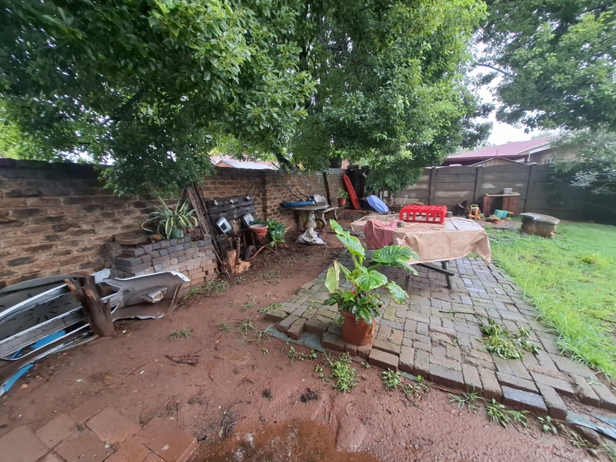 3 Bedroom Property for Sale in Unitas Park Gauteng
