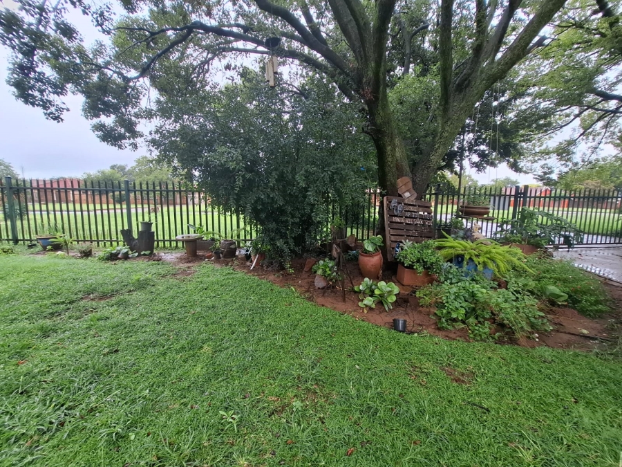 3 Bedroom Property for Sale in Unitas Park Gauteng