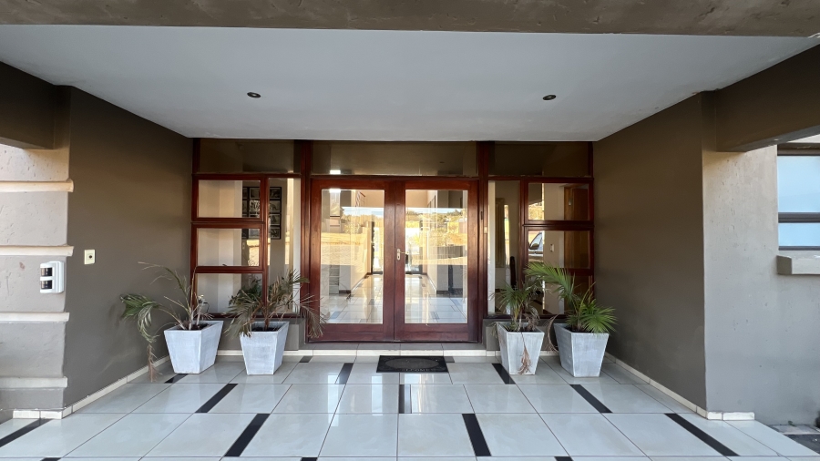 6 Bedroom Property for Sale in Blue Saddle Ranches Gauteng
