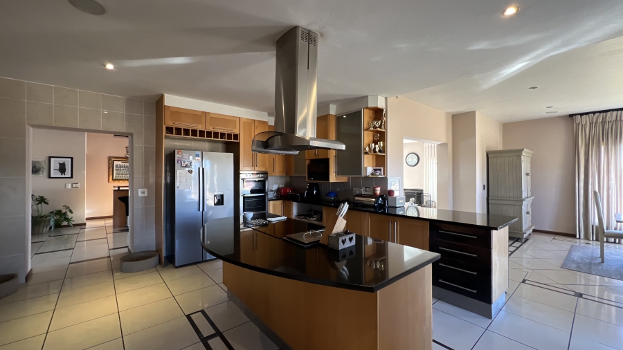 6 Bedroom Property for Sale in Blue Saddle Ranches Gauteng