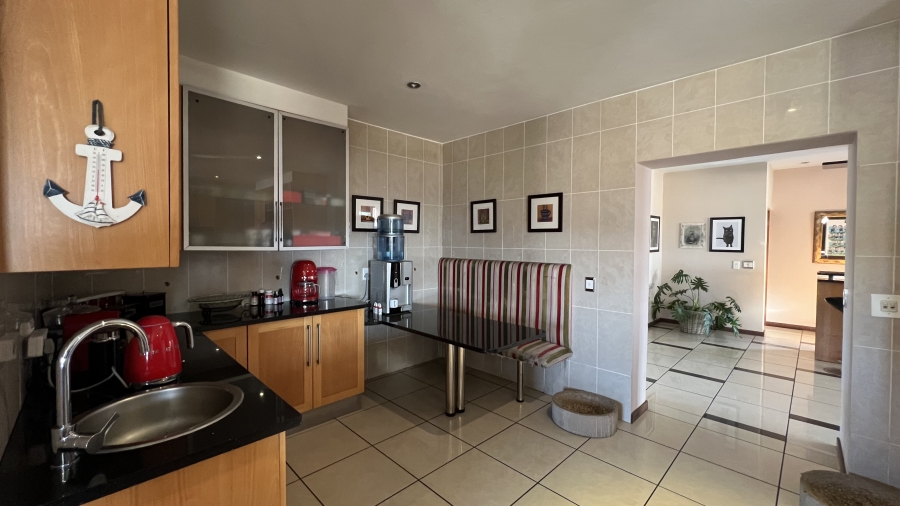 6 Bedroom Property for Sale in Blue Saddle Ranches Gauteng