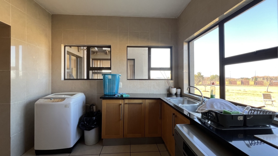 6 Bedroom Property for Sale in Blue Saddle Ranches Gauteng
