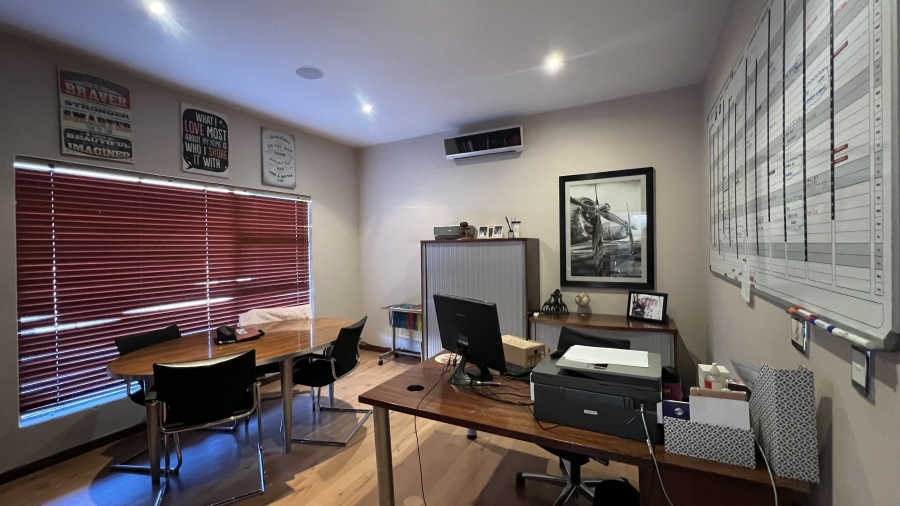 6 Bedroom Property for Sale in Blue Saddle Ranches Gauteng