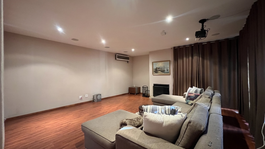 6 Bedroom Property for Sale in Blue Saddle Ranches Gauteng