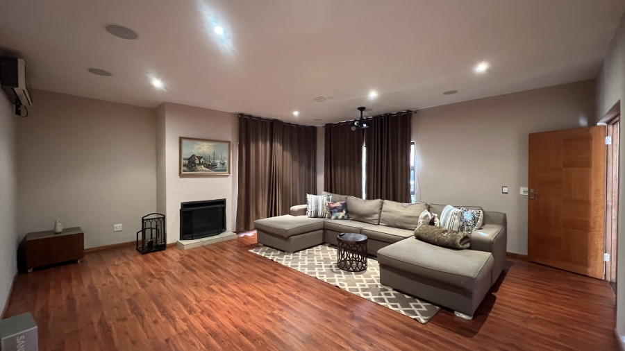 6 Bedroom Property for Sale in Blue Saddle Ranches Gauteng