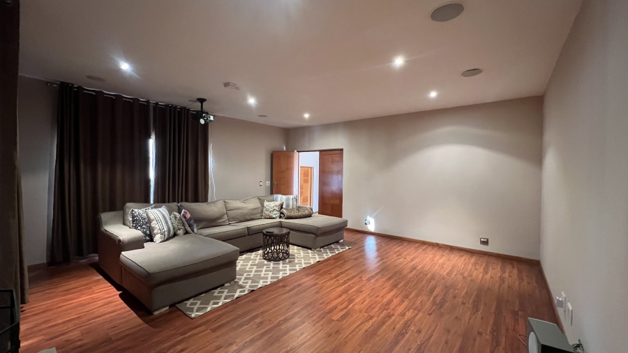6 Bedroom Property for Sale in Blue Saddle Ranches Gauteng