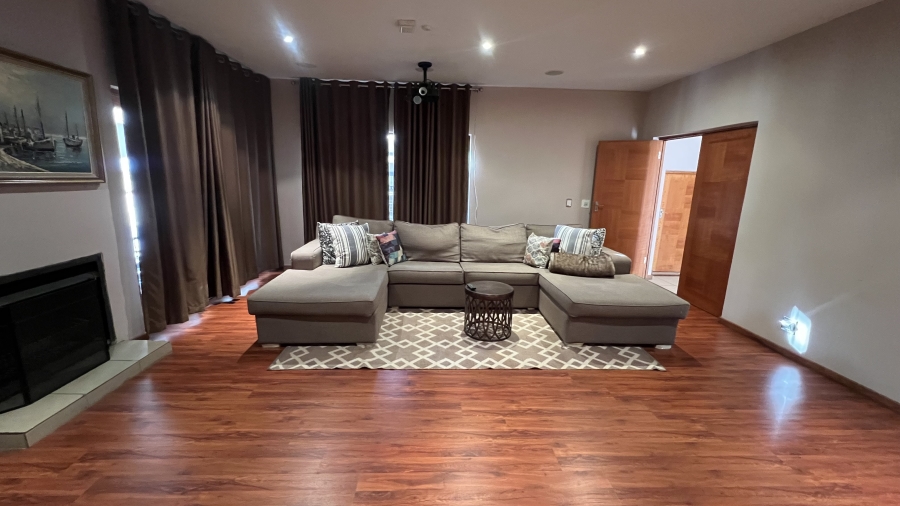 6 Bedroom Property for Sale in Blue Saddle Ranches Gauteng
