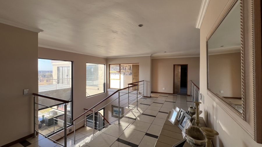 6 Bedroom Property for Sale in Blue Saddle Ranches Gauteng
