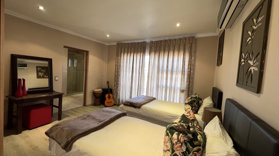 6 Bedroom Property for Sale in Blue Saddle Ranches Gauteng