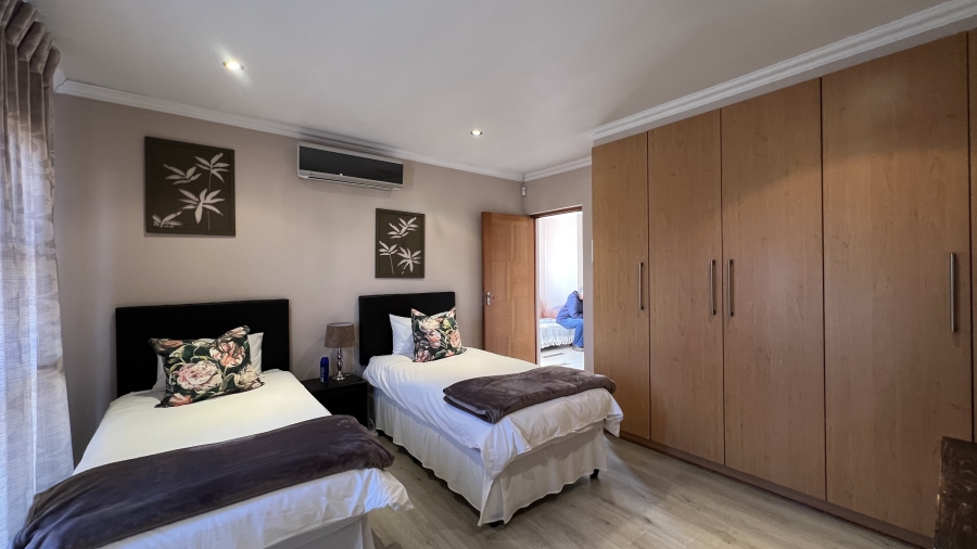 6 Bedroom Property for Sale in Blue Saddle Ranches Gauteng