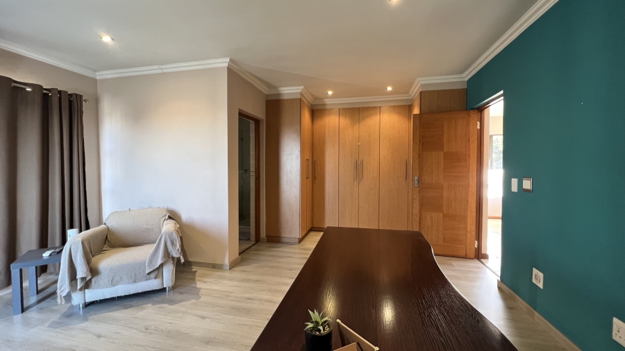 6 Bedroom Property for Sale in Blue Saddle Ranches Gauteng