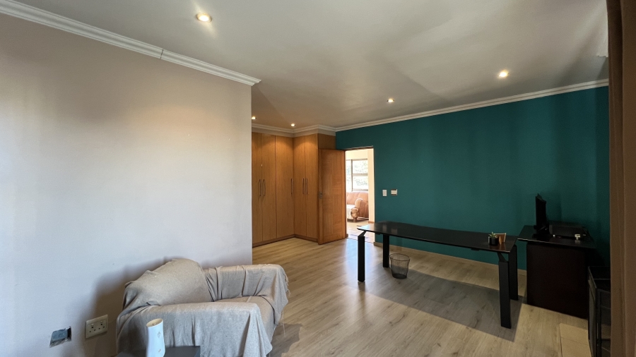 6 Bedroom Property for Sale in Blue Saddle Ranches Gauteng