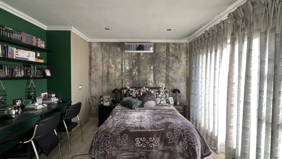 6 Bedroom Property for Sale in Blue Saddle Ranches Gauteng