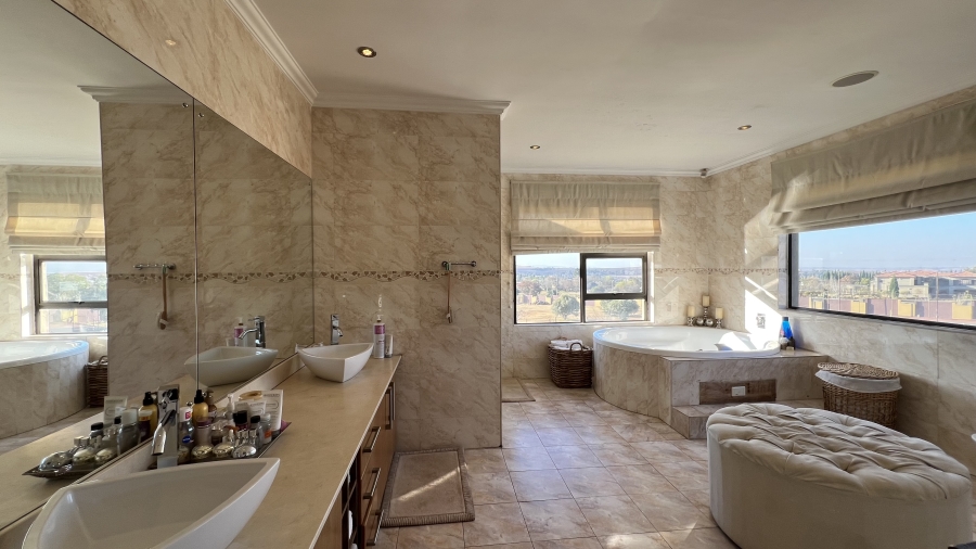 6 Bedroom Property for Sale in Blue Saddle Ranches Gauteng