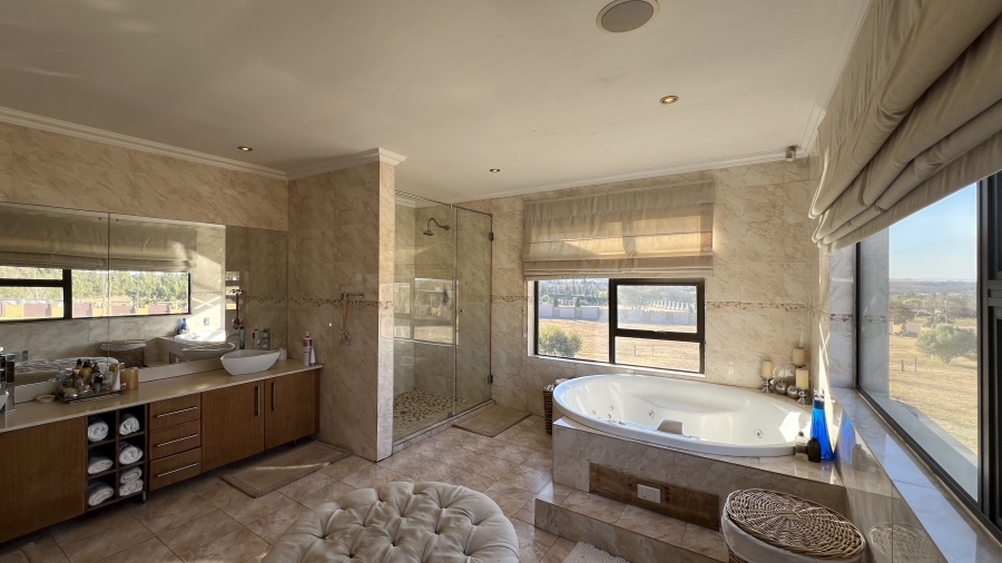 6 Bedroom Property for Sale in Blue Saddle Ranches Gauteng