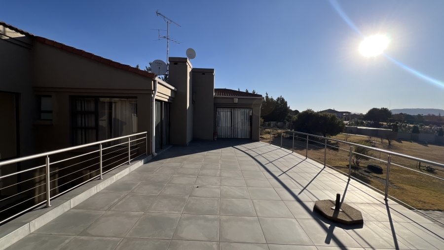6 Bedroom Property for Sale in Blue Saddle Ranches Gauteng