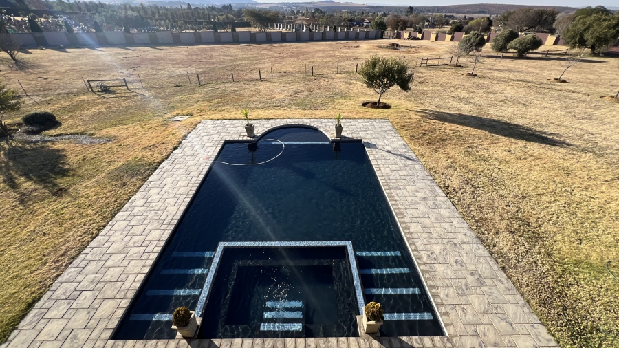 6 Bedroom Property for Sale in Blue Saddle Ranches Gauteng