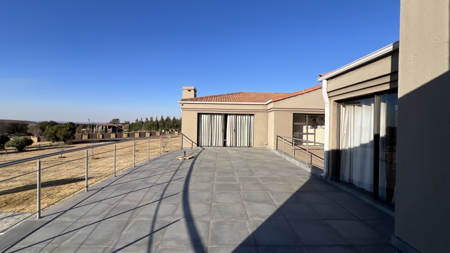 6 Bedroom Property for Sale in Blue Saddle Ranches Gauteng