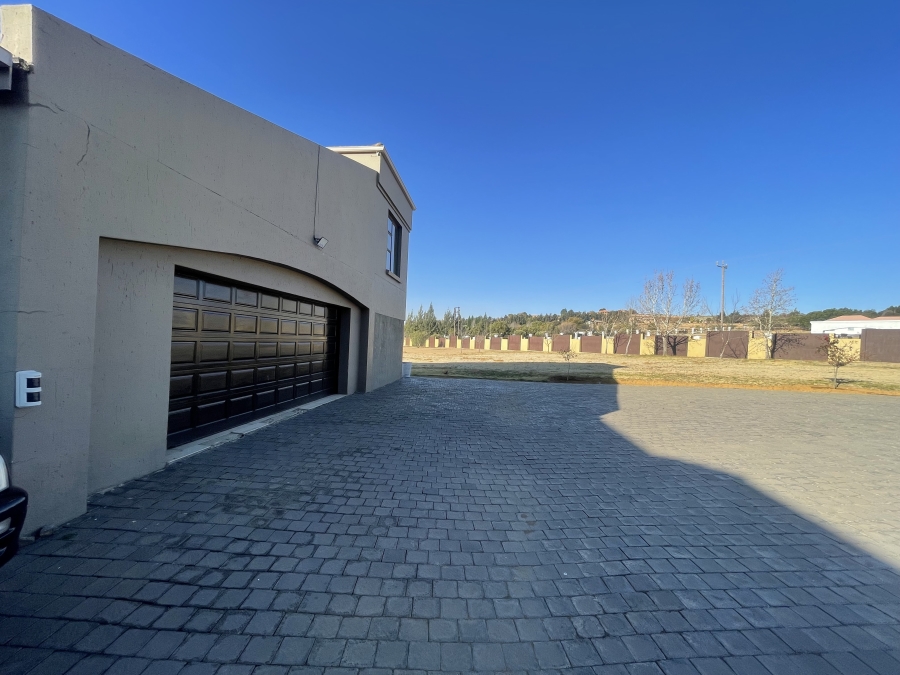 6 Bedroom Property for Sale in Blue Saddle Ranches Gauteng