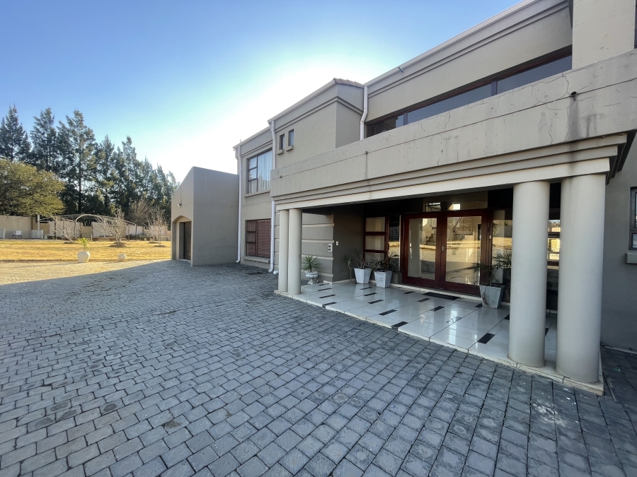 6 Bedroom Property for Sale in Blue Saddle Ranches Gauteng