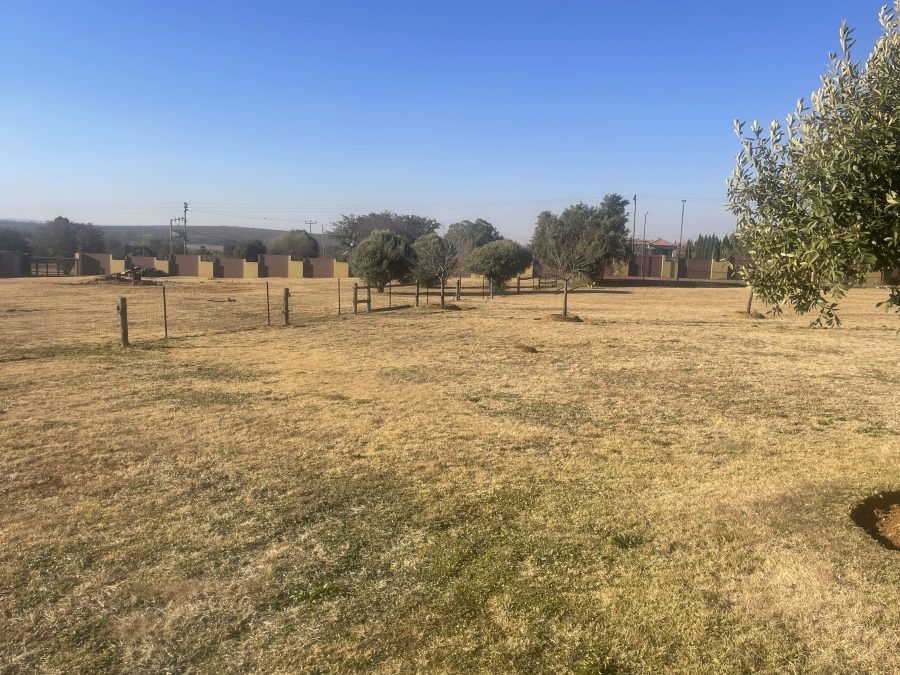 6 Bedroom Property for Sale in Blue Saddle Ranches Gauteng