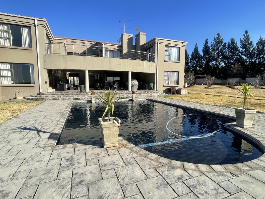 6 Bedroom Property for Sale in Blue Saddle Ranches Gauteng